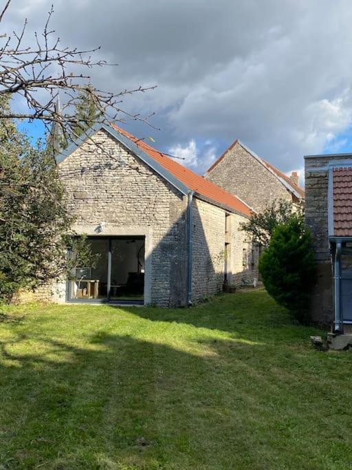 Gite L'Atelier D'Emile Baigneux-les-Juifs Exterior foto